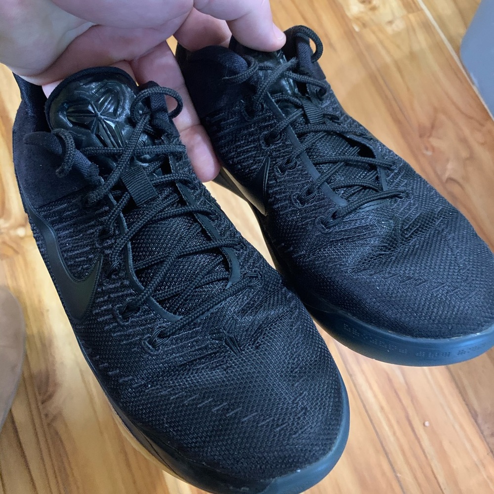 Kobe Bryant Black Mambas youth size 5.5